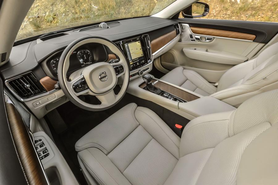 Интерьер Volvo V90 T6 Inscription 2017 года  (NA) (фото 16 из 19)